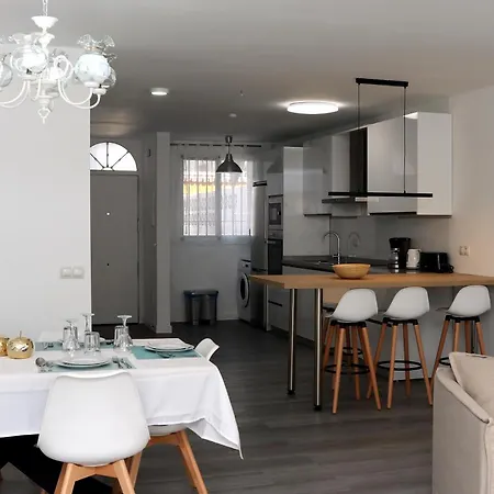 Holiday home Casa Zuloaga Holidays Piscina Y Playa